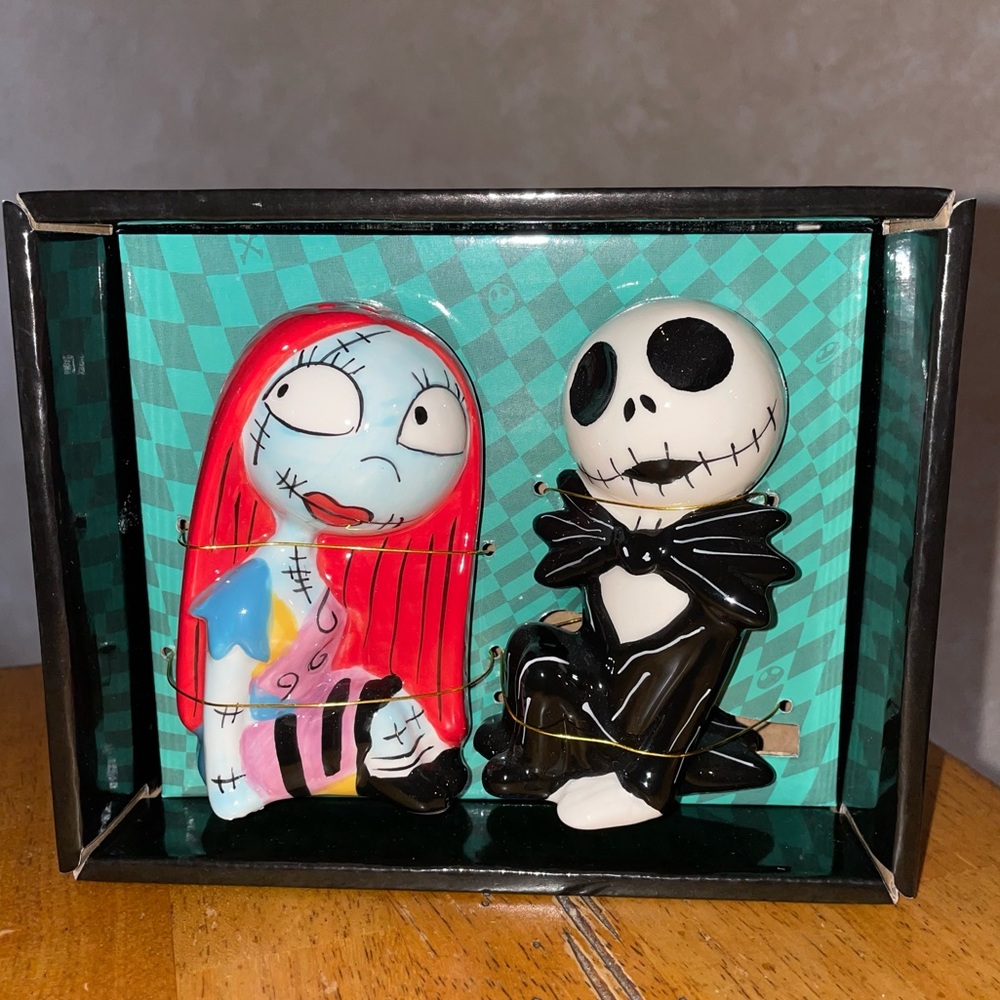 Disney Nightmare Before Christmas Jack & Sally Salt & Pepper Shakers BRAND NEW!